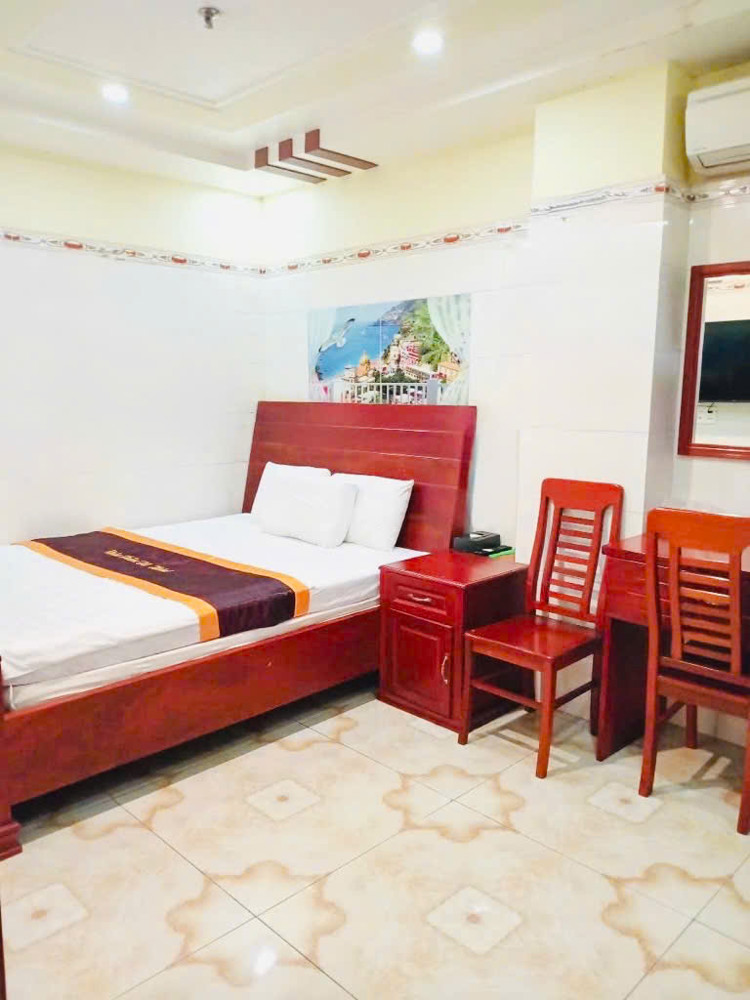 SIÊU PHẨM KHÁCH SẠN CAO CẤP – ĐƯỜNG 10M – GẦN NHÀ GA T3 – HẦM + 7 TẦNG – THU 2.6 TỶ/NĂM