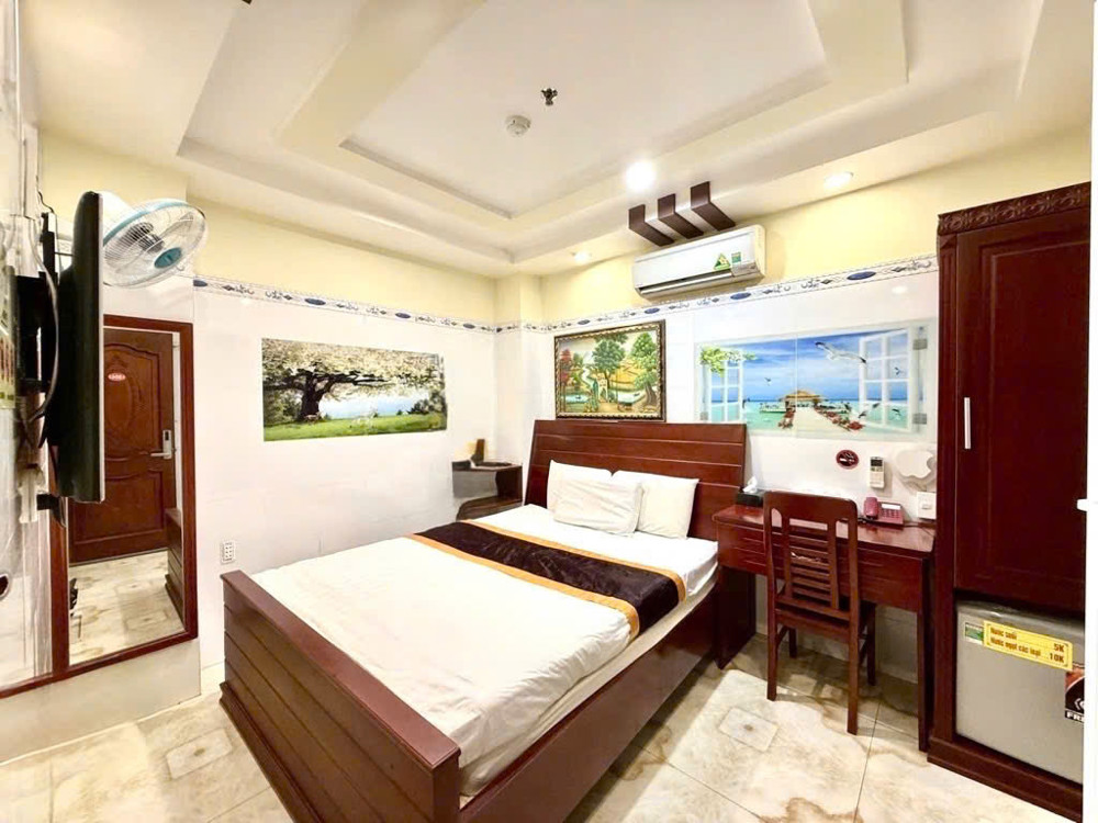 Khách sạn cao cấp đường 10m, gần Nhà ga T3 Bảy Hiền, hầm + 7 tầng, thu hơn 2.6 tỷ/năm