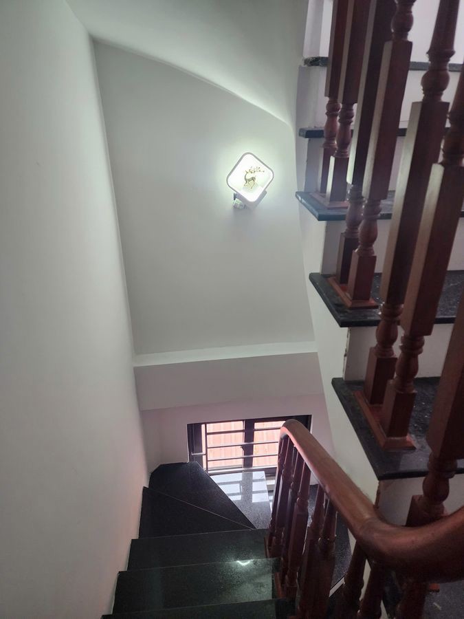 Bán Nhà Dương Văn Bé 37m2. 5 tầng. mặt tiền 3.5m. giá 11 tỷ Hai Bà Trưng Hà Nội