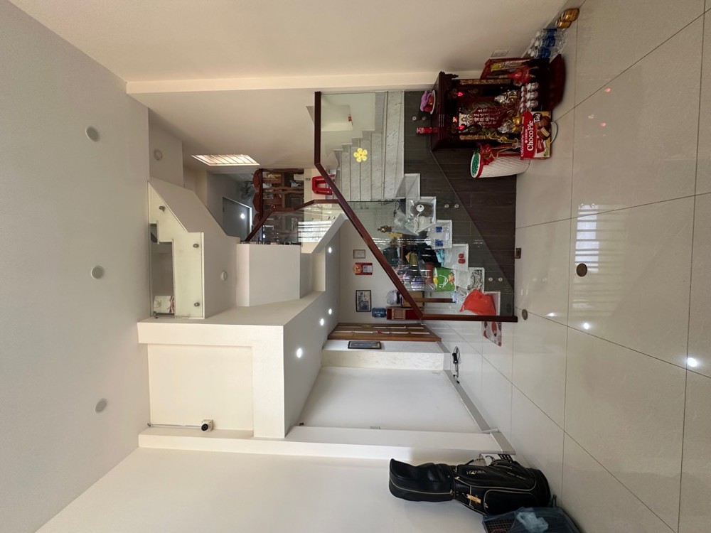 HUỲNH VĂN BÁNH, TRƯỜNG SA - XE HƠI VÀO NHÀ - SÂN TRƯỚC RỘNG THOÁNG - 5 TẦNG BTCT