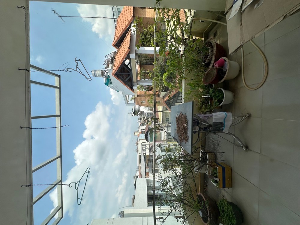 HUỲNH VĂN BÁNH, TRƯỜNG SA - XE HƠI VÀO NHÀ - SÂN TRƯỚC RỘNG THOÁNG - 5 TẦNG BTCT