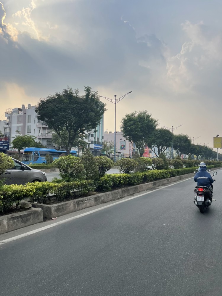 Bán nhà mặt tiền 24x40m giá 109 tỷ Đường Trường Chinh