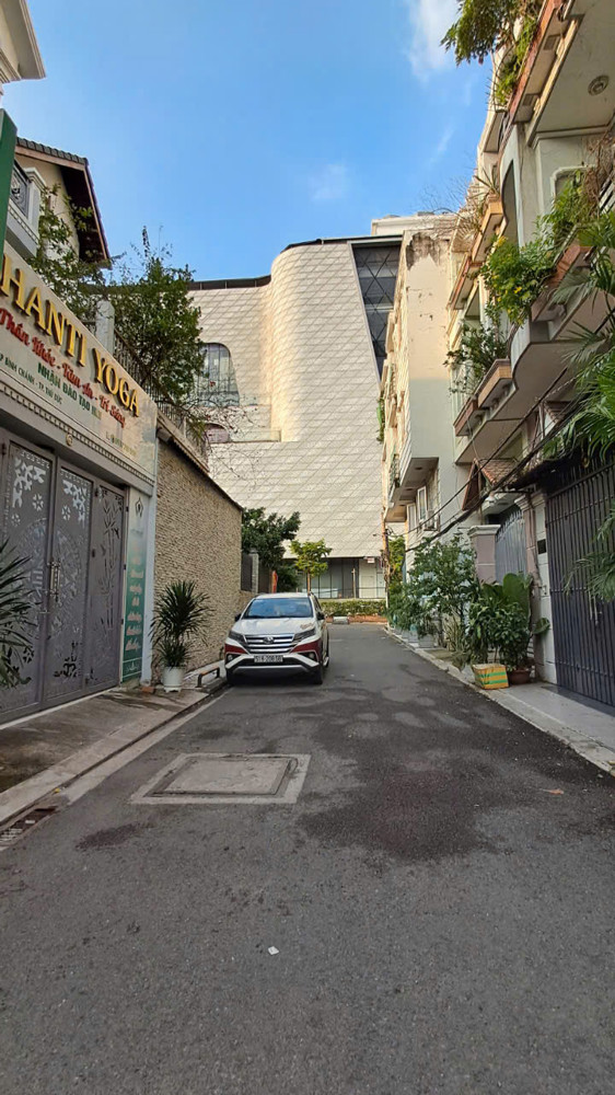 BÁN NHÀ 3 LẦU BÊN HÔNG GIGAMALL - ĐƯỜNG 20 HIỆP BÌNH CHÁNH - THÀNH PHỐ THỦ ĐỨC