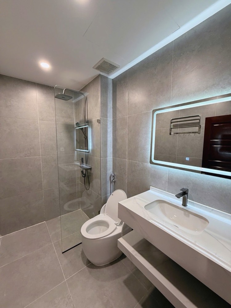 Bán nhà Ngọc Thuỵ 45m x 7T thang máy, gara oto tránh, giá 14t5 còn tl