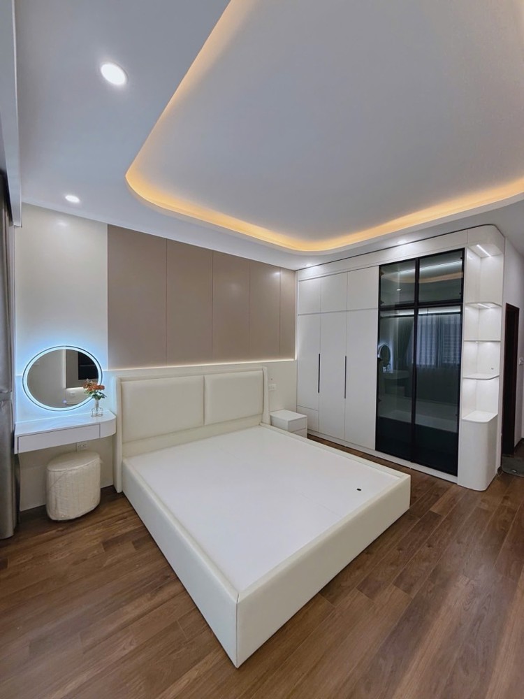 Bán nhà Ngọc Thuỵ 45m x 7T thang máy, gara oto tránh, giá 14t5 còn tl