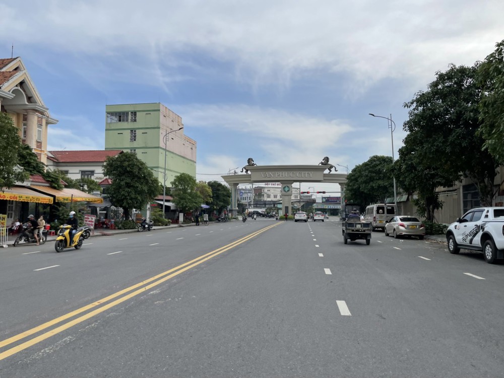 Bán Lô Đất Tặng Nhà Trệt Lầu Mặt Tiền Đinh Thị Thi - Hiệp Bình Phước - Thành Phố Thủ Đức