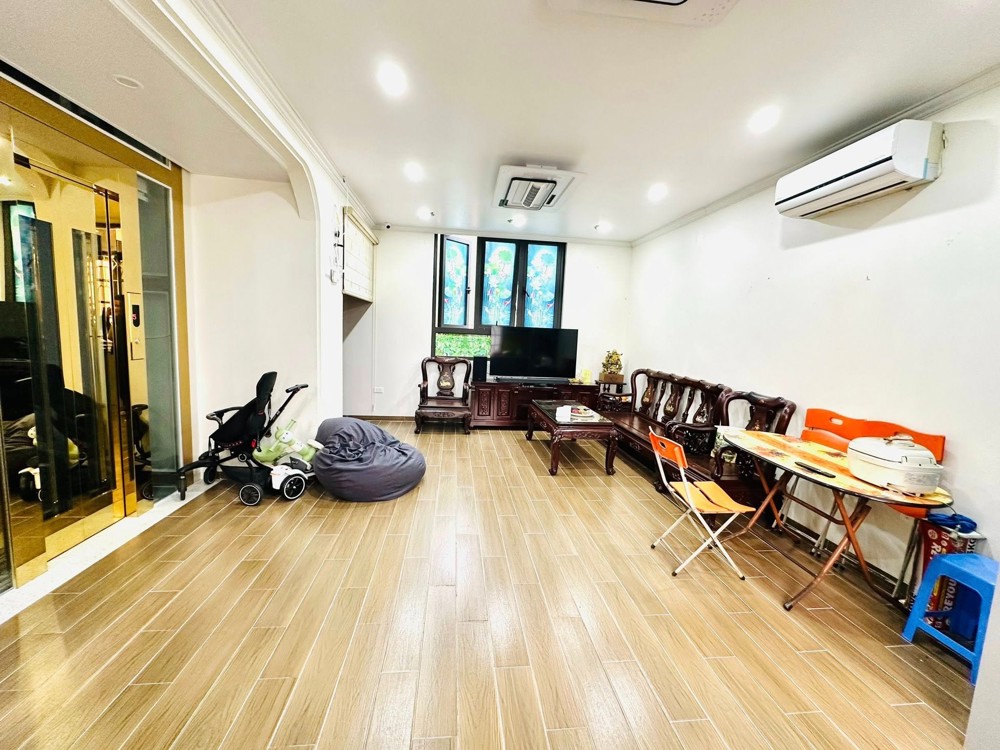 PHÂN LÔ HOÀNG QUỐC VIỆT 48M 6T NHỈNH 17 TỶ - VỈA HÈ - Ô TÔ VÀO NHÀ - HAI MẶT NGÕ- THANG MÁY- TẦM