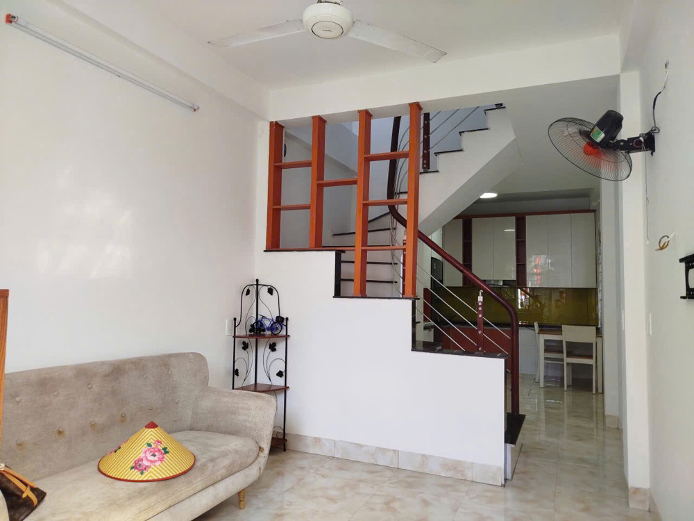 BÁN NHÀ ĐỨC GIANG – 32M² – DÂN XÂY 3 TẦNG - GIÁ 4.5 TỶ