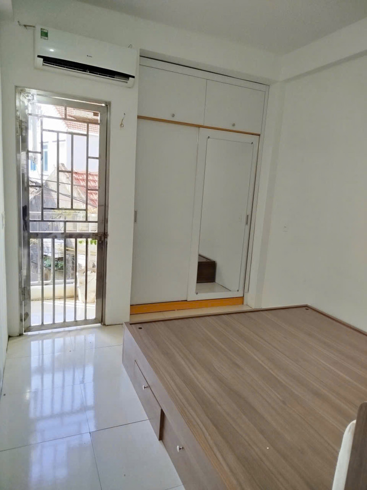 BÁN NHÀ ĐỨC GIANG – 32M² – DÂN XÂY 3 TẦNG - GIÁ 4.5 TỶ