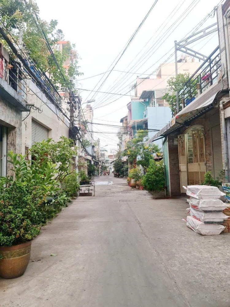 6.7 tỷ Nhà HXH tới nhà Hưng Phú P10Q8 full nội thất cao cấp