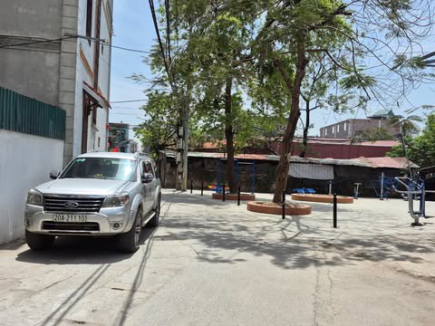 Nhà mặt phố ô tô tránh, mới xây xong, kinh doanh sầm uất, tiềm năng tăng giá tốt