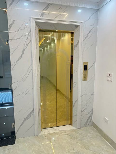 Nhà mặt phố ô tô tránh, mới xây xong, kinh doanh sầm uất, tiềm năng tăng giá tốt