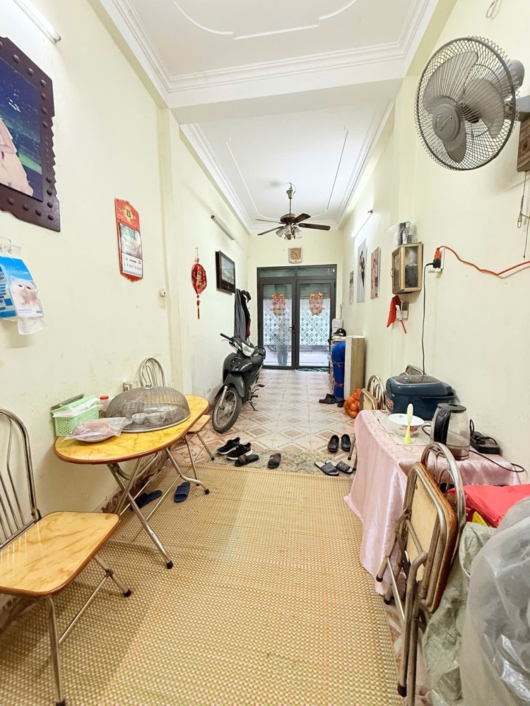 Bán Nhà Ngõ Quỳnh 28/34m2. 4 tầng. mặt tiền 2.5m. giá 8 Tỷ Hai Bà Trưng Hà Nội