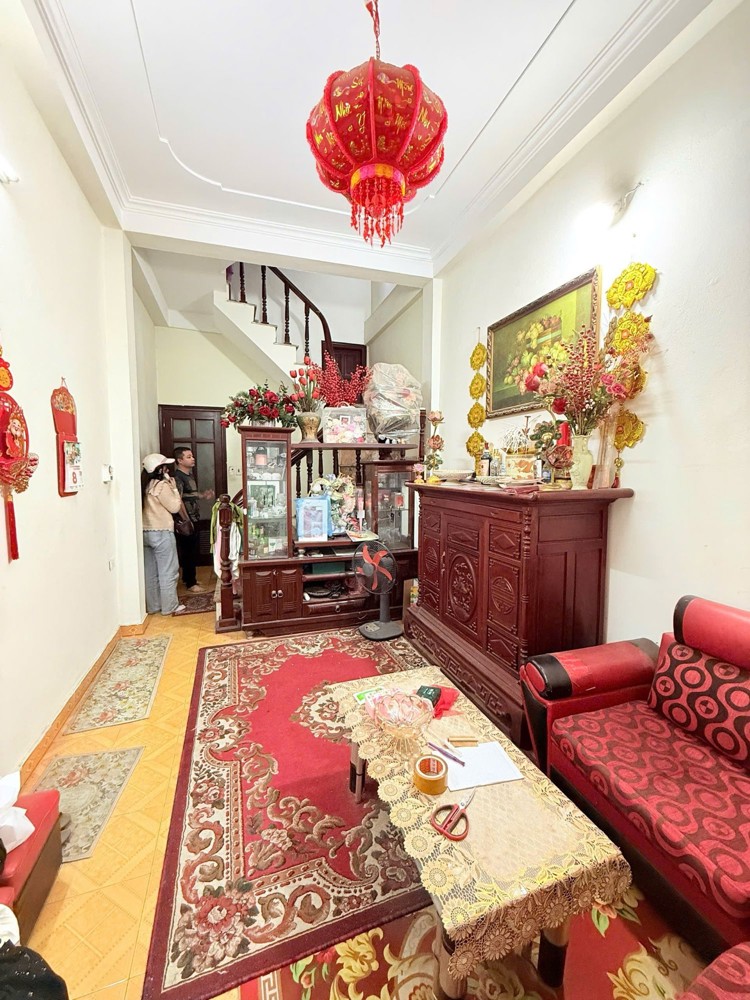 Bán Nhà Ngõ Quỳnh 28/34m2. 4 tầng. mặt tiền 2.5m. giá 8 Tỷ Hai Bà Trưng Hà Nội