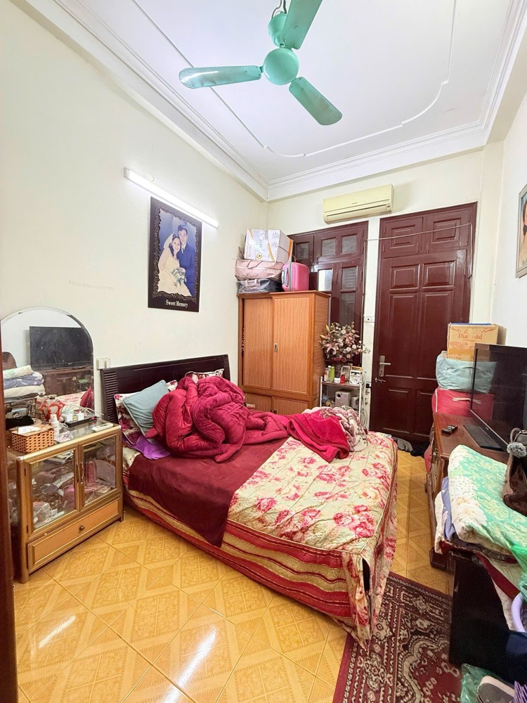 Bán Nhà Ngõ Quỳnh 28/34m2. 4 tầng. mặt tiền 2.5m. giá 8 Tỷ Hai Bà Trưng Hà Nội