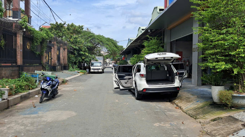 Bán Đất Tặng Nhà Biệt Thự 4 Tầng Quốc Lộ 13 Cũ, Hiệp Bình Phước, Thành Phố Thủ Đức