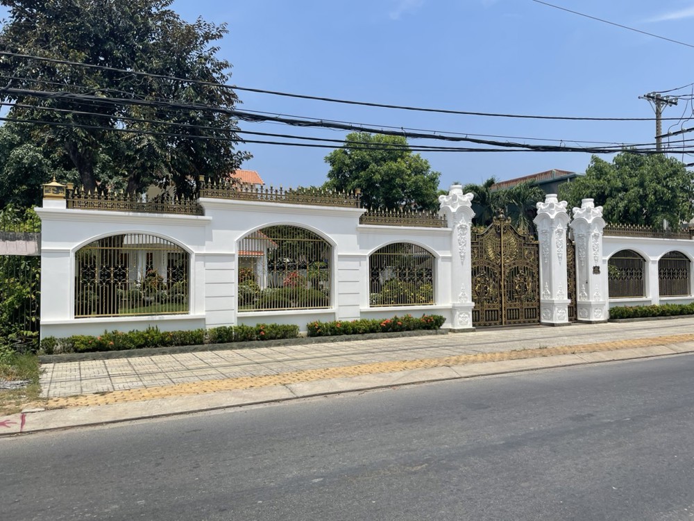 Bán Biệt thự mặt tiền đường Tân Xuân 2 ngang 22x70m giá 59 tỷ TL, Hóc Môn