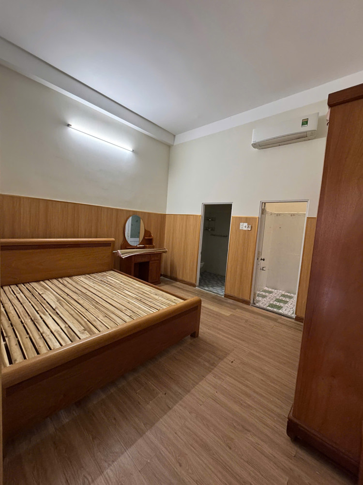 Nhà mặt tiền đường Ngọc Hân Công Chúa view Đảo Hoa Sen 
 Diện tích : 64.5m2
Giá bán 4.450 ( giá