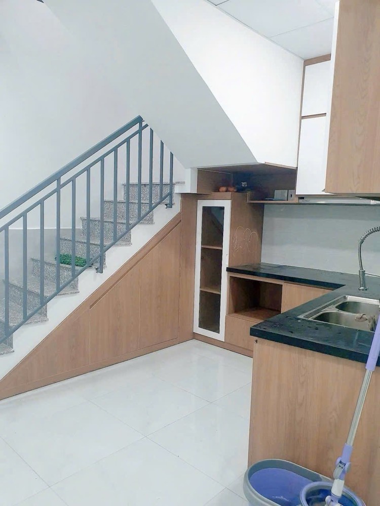 BÁN NHÀ 2 TẦNG KINH DOANH MẶT TIỀN ĐƯỜNG NGUYỄN TẤT THÀNH