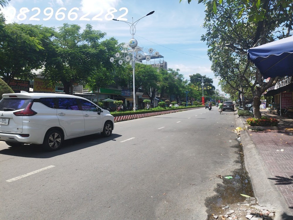 Bán nhà mặt tiền đường Hùng Vương Sa Đéc Đồng Tháp, 1 trệt 2 lầu, sổ hồng chính chủ