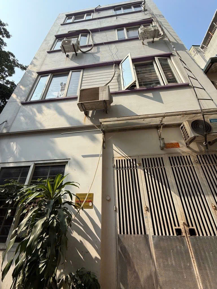 BÁN NHÀ VŨ TÔNG PHAN – GIÁ CHỈ 7,9 TỶ
DIỆN TÍCH 34M² – 4 TẦNG – SỔ VUÔNG – 50M RA Ô TÔ TRÁNH