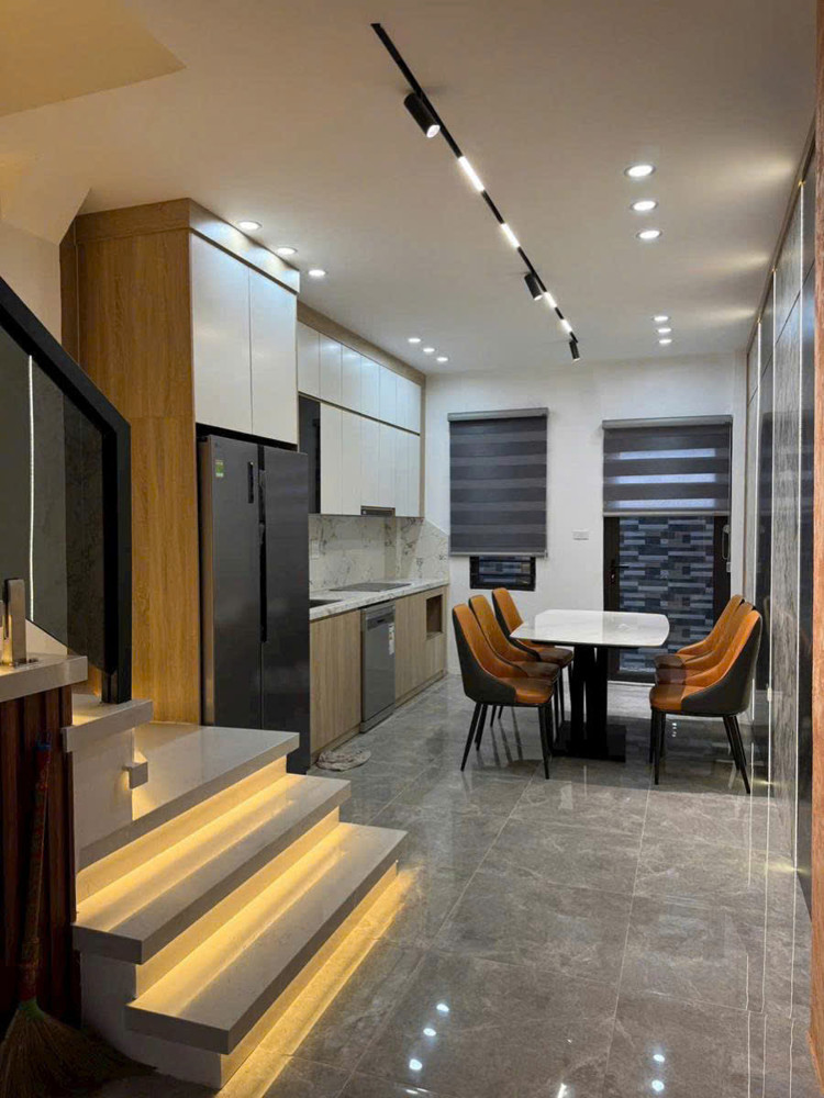 Bán nhà Đức Giang 53m 3 tầng 2 thoáng thông bàn cờ hơn 8 tỷ