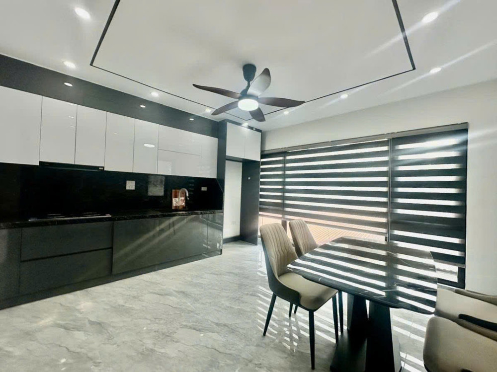 Bán nhà Đàm Quang Trung 39m 6 tầng MT5m thang máy lô góc giá 10 tỷ