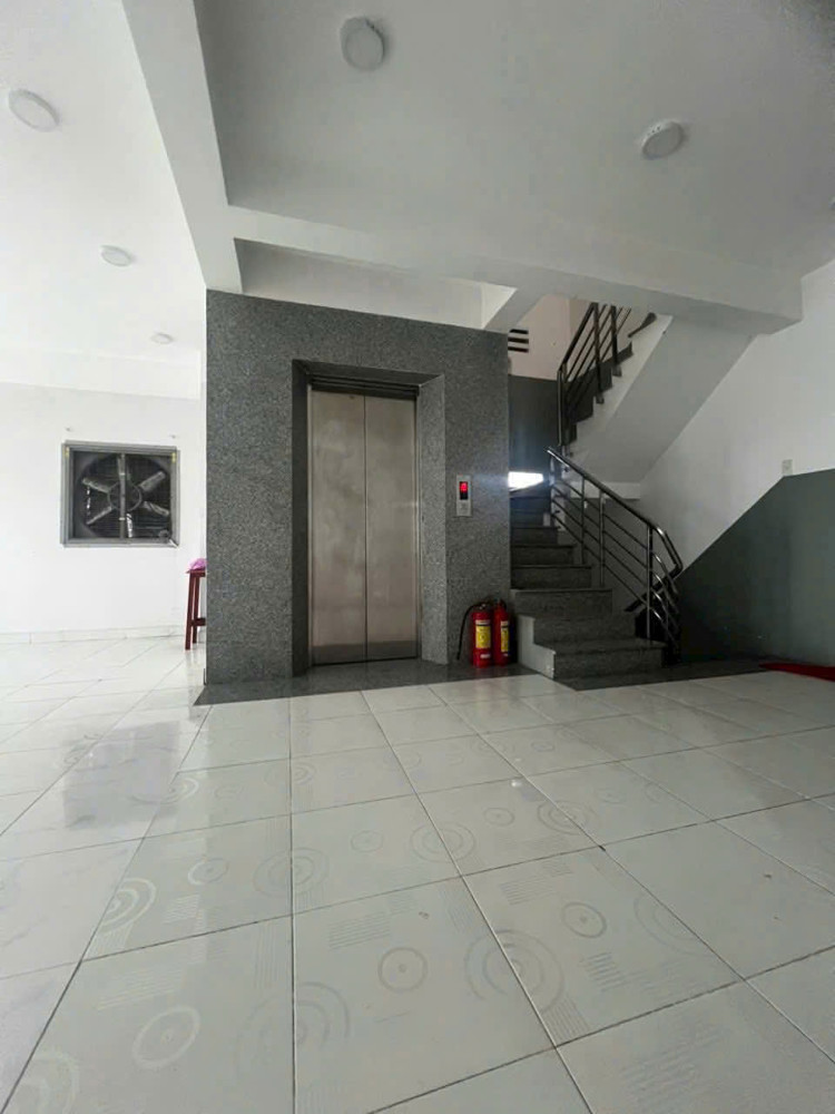 NHÀ MẶT TIỀN TÔ KÝ 6, HÓC MÔN VỊ TRÍ ĐẸP NHÀ TRỆT 4 LẦU THANG MÁY CHỈ 11.5 TỶ!