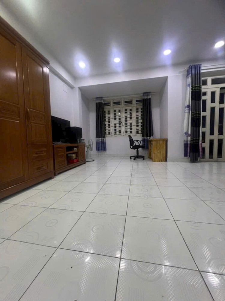 NHÀ MẶT TIỀN TÔ KÝ 6, HÓC MÔN VỊ TRÍ ĐẸP NHÀ TRỆT 4 LẦU THANG MÁY CHỈ 11.5 TỶ!