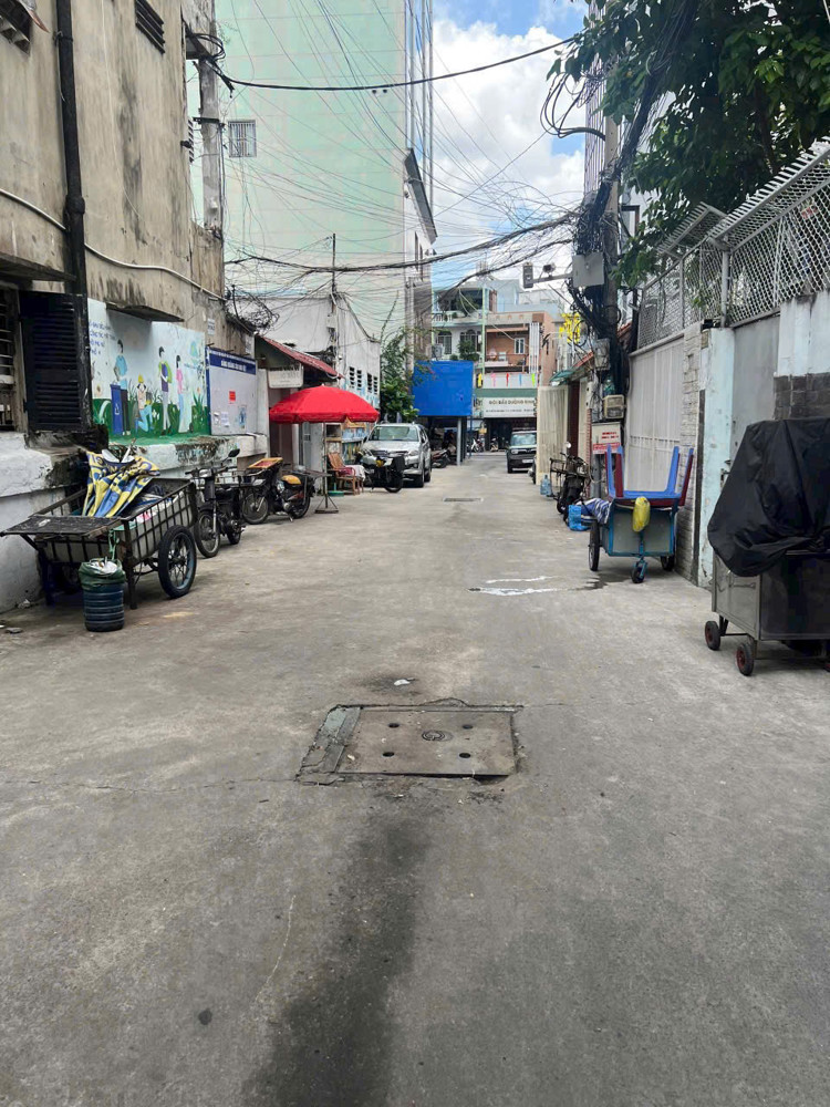 Bán nhà 72/19 Huỳnh văn bánh p 15 Phú nhuận Giá : 2,6 tỉ có thương lượng