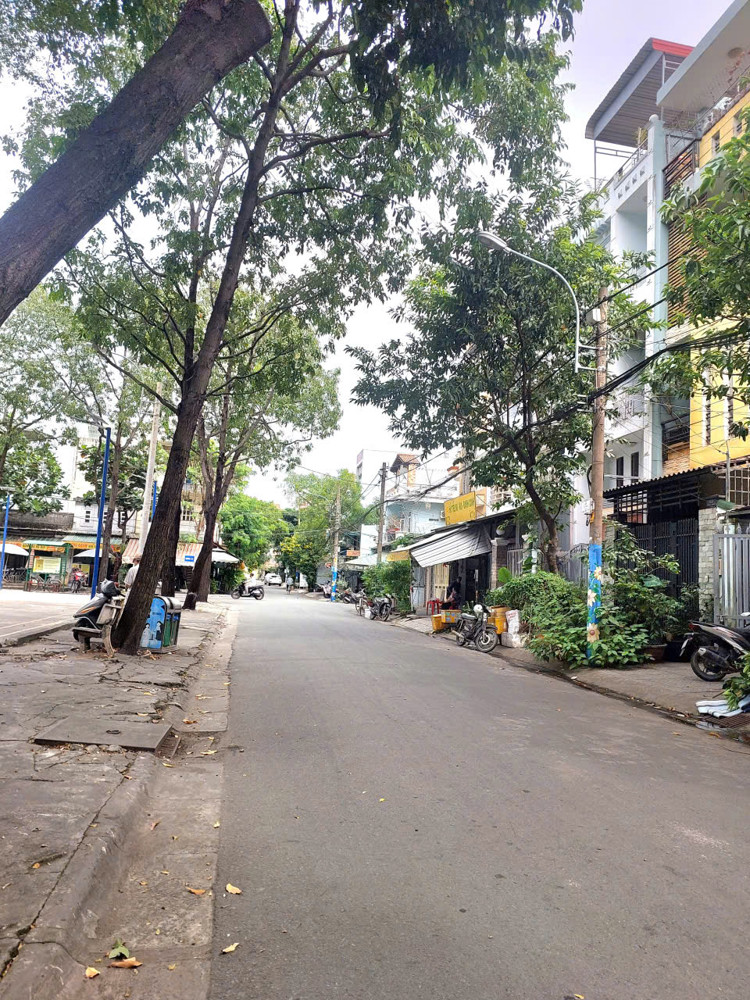 Nhà mặt tiền kinh doanh sầm uất đường số 7,Trung Tâm Long Trường Nhà 3 tầng thiết kế hiện đại