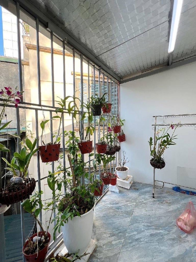 bán nhà quán thánh ba đình 22m x4 tầng 6,9 tỷ lô góc,3 nhà ra phố