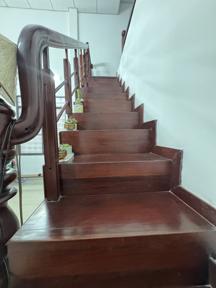 ► Nhà 2 mặt kiệt thẳng 25m ra MT Lê Duẩn, 57m2, gác lửng, nội thất gỗ Lim, nhỉnh 4 tỷ