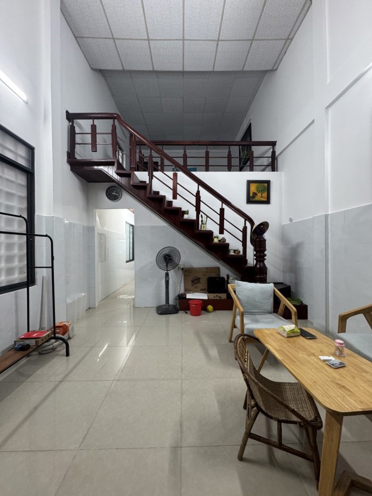 ► Nhà 2 mặt kiệt thẳng 25m ra MT Lê Duẩn, 57m2, gác lửng, nội thất gỗ Lim, nhỉnh 4 tỷ