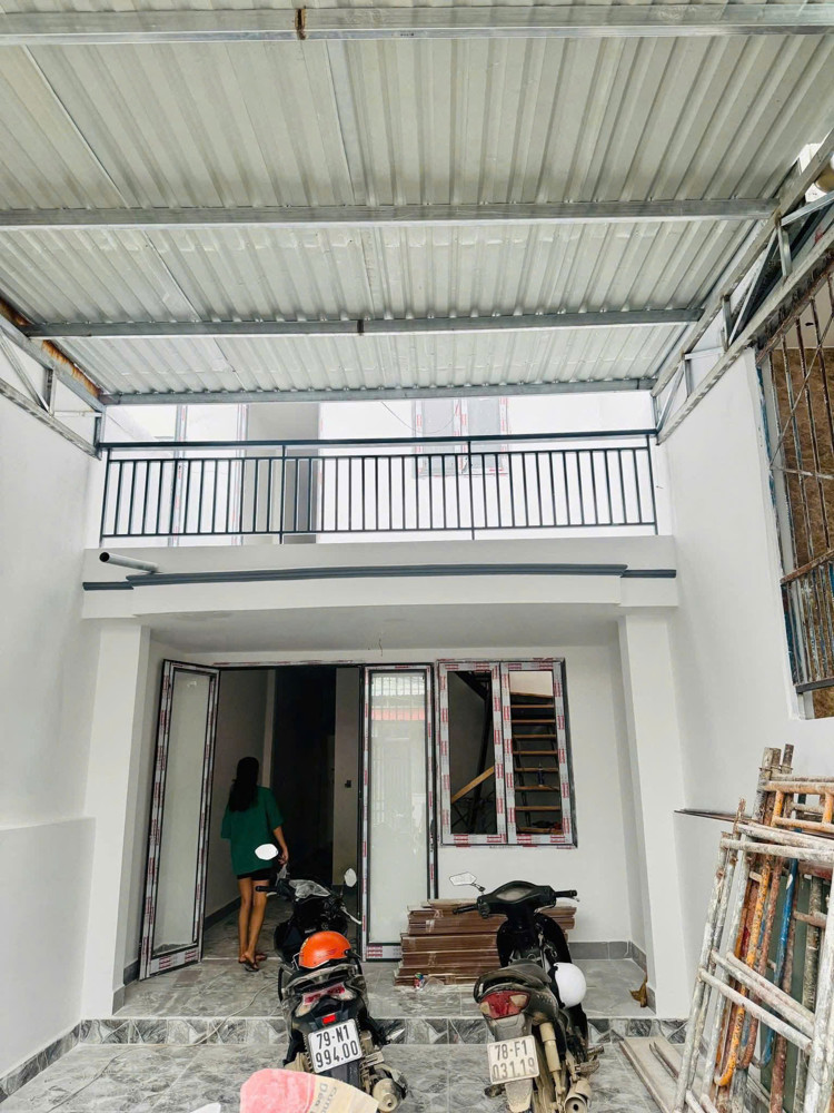 Cần bán nhà hẻm oto chạy cách đường Phước Long 100m, phường Nam Nha Trang
 diện tích: 92,7m2 Giá: