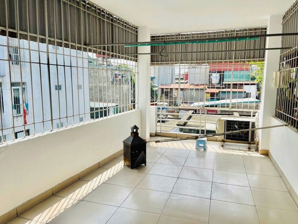 Bán Nhá Ngõ Văn Hương 38m2. 5 tầng. mặt tiền 3.2m. giá 8.5 Tỷ Đống Đa Hà Nội