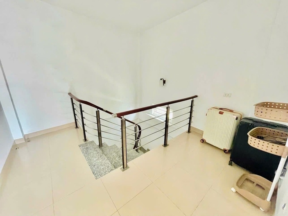 Bán Nhá Ngõ Văn Hương 38m2. 5 tầng. mặt tiền 3.2m. giá 8.5 Tỷ Đống Đa Hà Nội