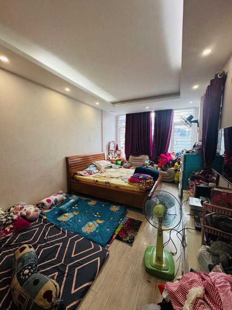 Bán nhà Hoàng Hoa Thám 38m2. 5 tầng. mặt tiền 3.5m. giá 10.5 Tỷ Ba Đình Hà Nội