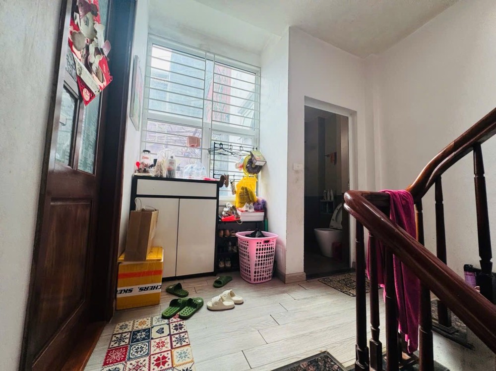 Bán nhà Hoàng Hoa Thám 38m2. 5 tầng. mặt tiền 3.5m. giá 10.5 Tỷ Ba Đình Hà Nội