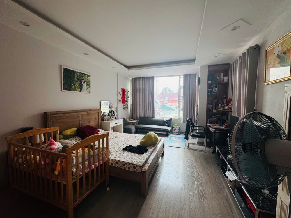 Bán nhà Hoàng Hoa Thám 38m2. 5 tầng. mặt tiền 3.5m. giá 10.5 Tỷ Ba Đình Hà Nội