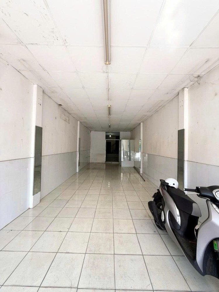 Bán nhà Mặt tiền Cộng Hòa -  ngay Út Tịch, đối điện VinCom, 4x24m, 2 tầng cũ, Sổ A4, 29,8 tỷ