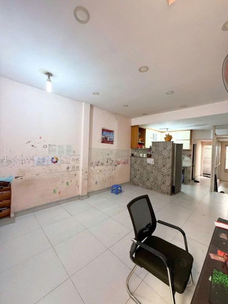 Bán nhà Mặt tiền Cộng Hòa -  ngay Út Tịch, đối điện VinCom, 4x24m, 2 tầng cũ, Sổ A4, 29,8 tỷ