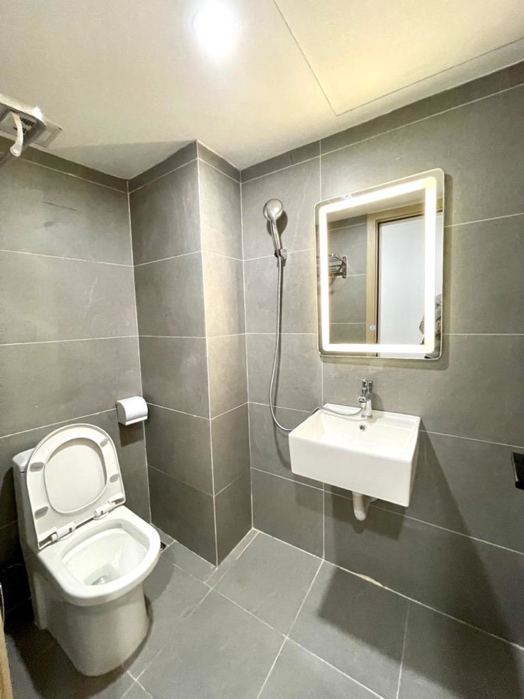 CÁCH 2 NHÀ RA PHỐ TRẦN DUY HƯNG -THANG MÁY -NGÕ THÔNG -DÒNG TIỀN ~ 80 TRIỆU/ THÁNG _63M2