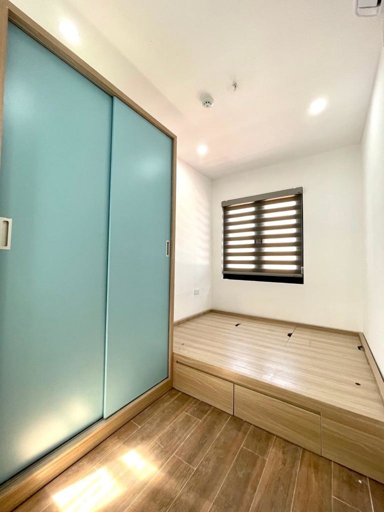 CÁCH 2 NHÀ RA PHỐ TRẦN DUY HƯNG -THANG MÁY -NGÕ THÔNG -DÒNG TIỀN ~ 80 TRIỆU/ THÁNG _63M2