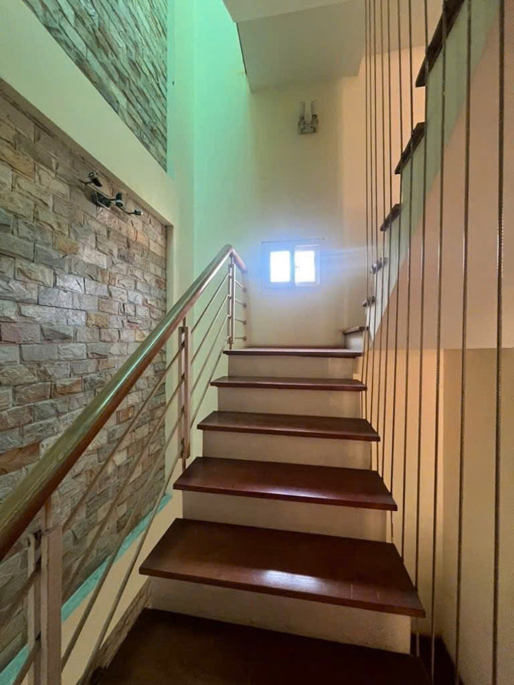 Nhà Lạc Long Quân 31m, 5 tầng, full đồ, oto qua nhà!