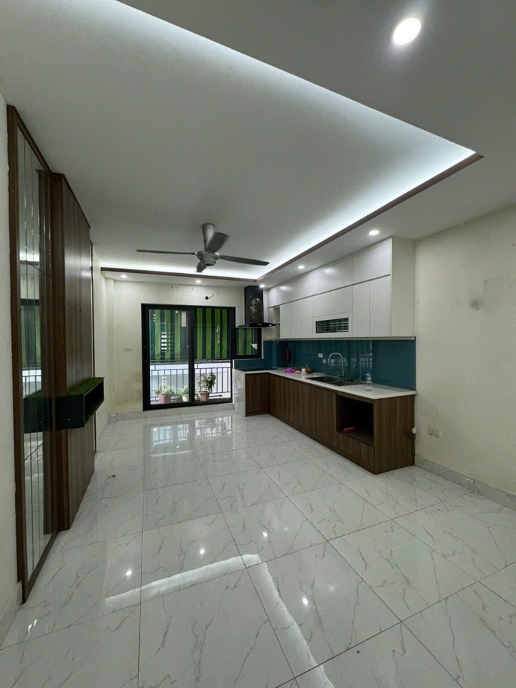 Bán Nhà Chợ Khâm Thiên 57m2. 6 tầng. mặt tiền 3.7m. giá 15.7 tỷ Đống Đa Hà Nội