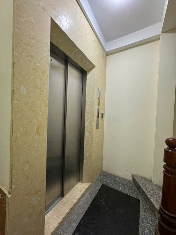 Bán Nhà Chợ Khâm Thiên 57m2. 6 tầng. mặt tiền 3.7m. giá 15.7 tỷ Đống Đa Hà Nội