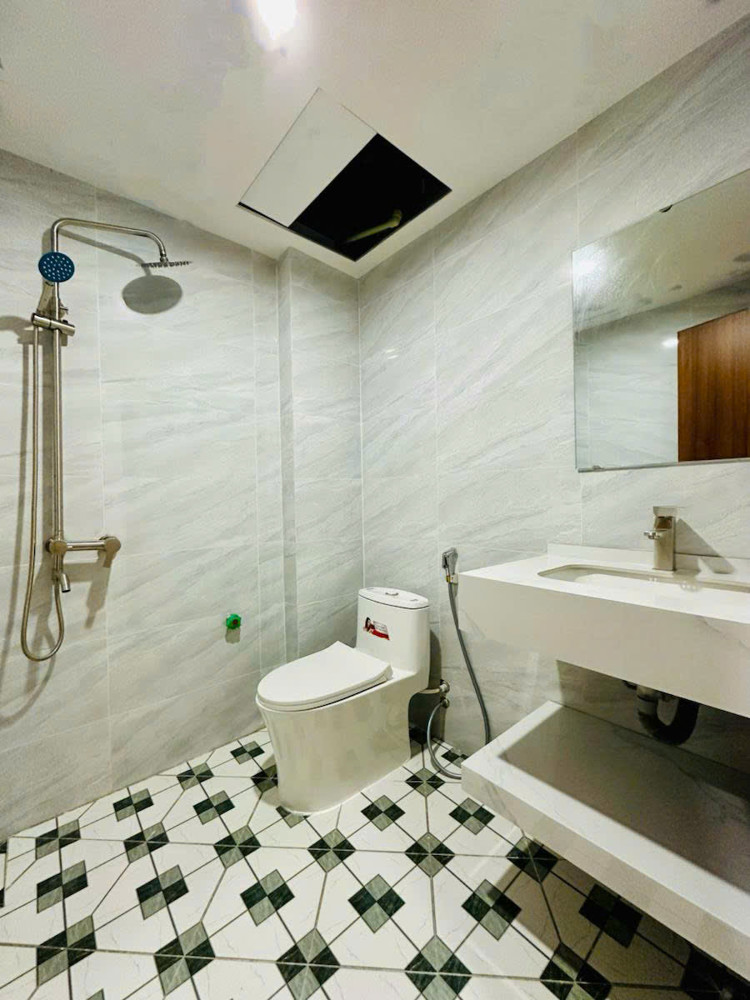 Bán nhà Thạch Bàn 60m 7 tầng thang máy ô tô giá 9 tỷ