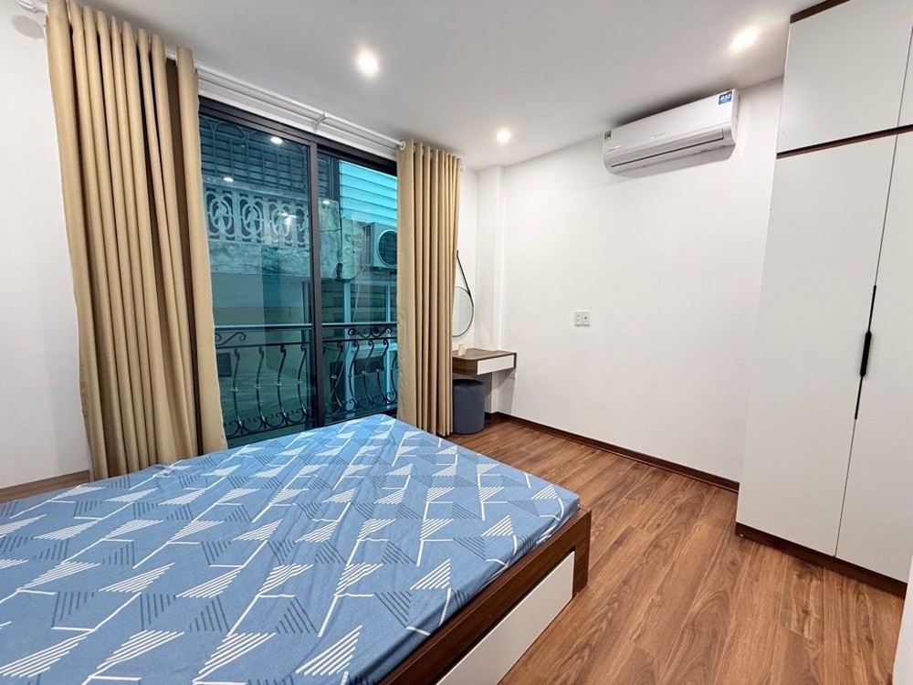 bán nhà đội cấn DT 35m giá 11,5 tỷ lô góc 2 nhà ra phố,full nội thất