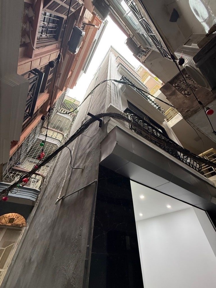 bán nhà đội cấn DT 35m giá 11,5 tỷ lô góc 2 nhà ra phố,full nội thất